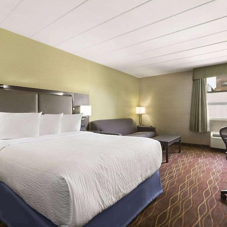 Days Inn By Wyndham Ottawa Kültér fotó