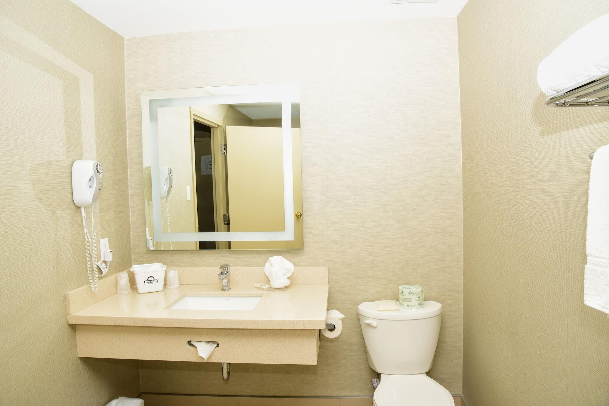 Days Inn By Wyndham Ottawa Kültér fotó
