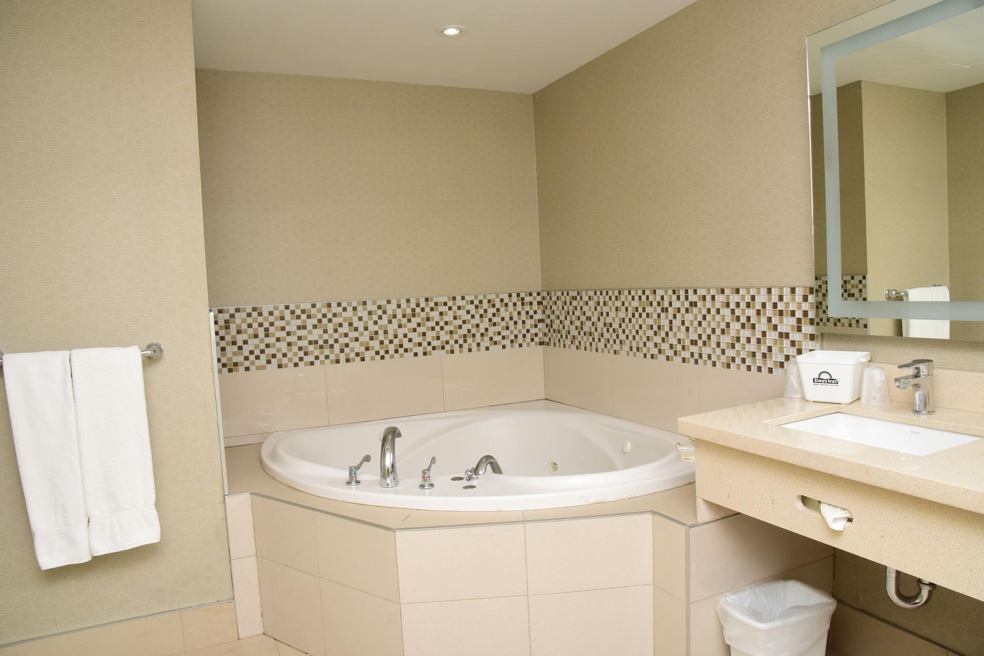 Days Inn By Wyndham Ottawa Kültér fotó