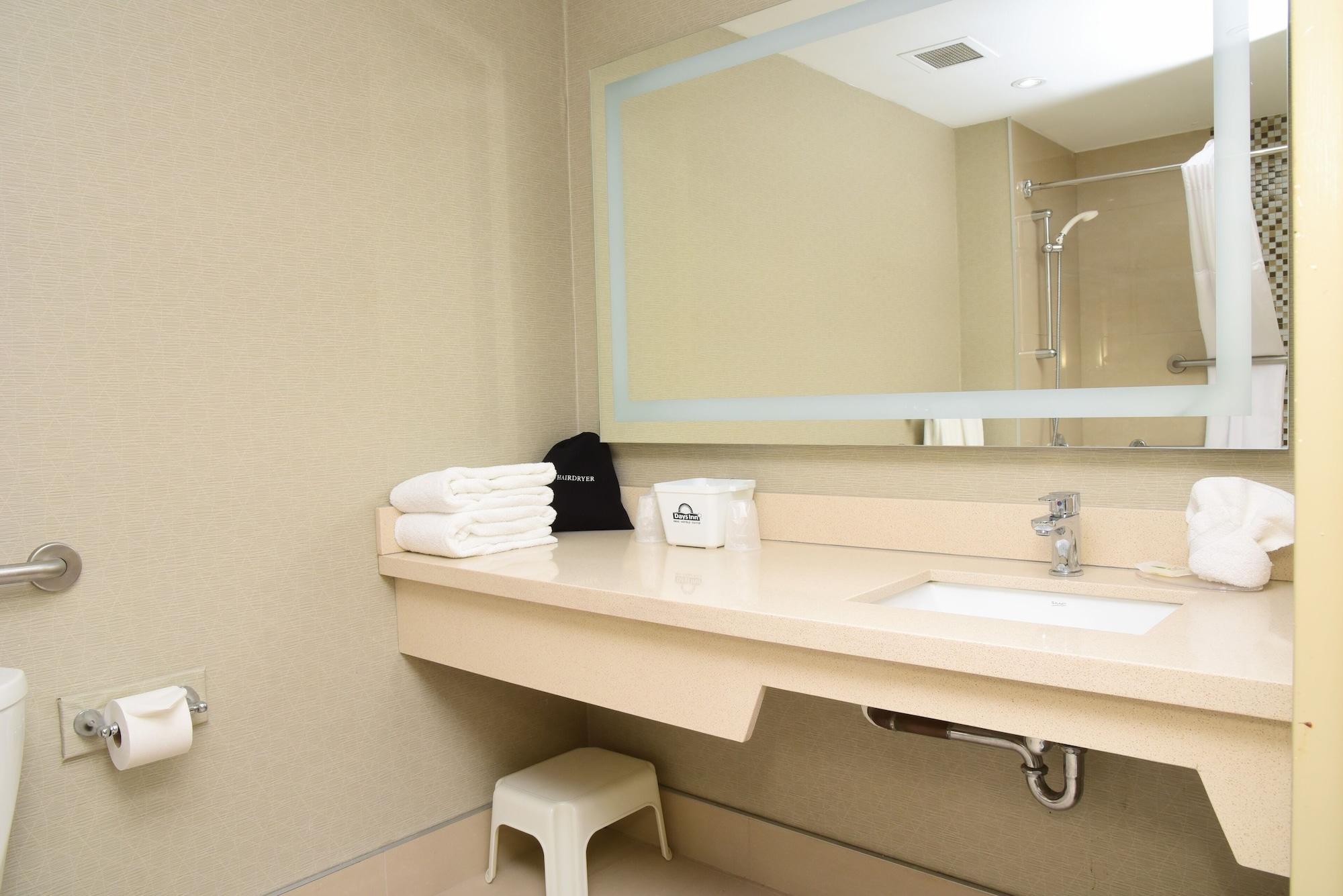 Days Inn By Wyndham Ottawa Kültér fotó